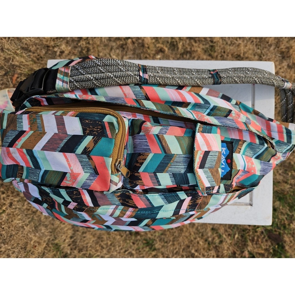 KAVU Rope Sling Bag Backpack Geometric Chevron Print Adjustable Strap Multicolor